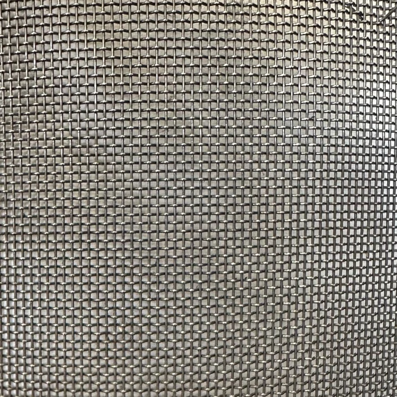 1,00 lyukbőség / 0,315 drótvastagság x 825mm széles ACÉL (RUGÓACÉL)